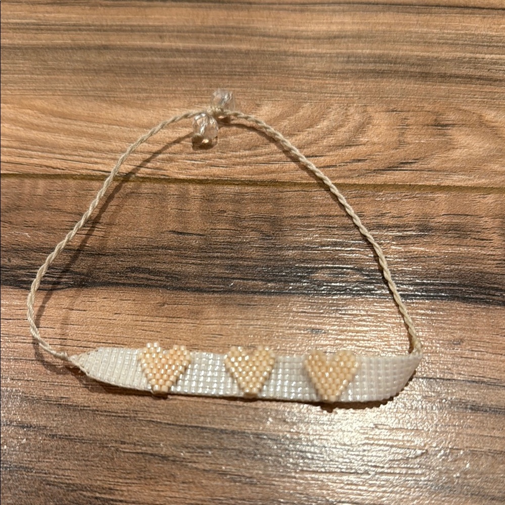 Elegant Heart Bracelet in Cream and Gold